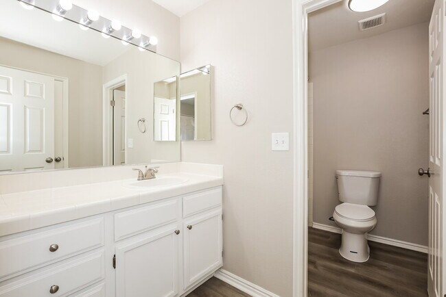 Building Photo - 1733 Toltec Cir