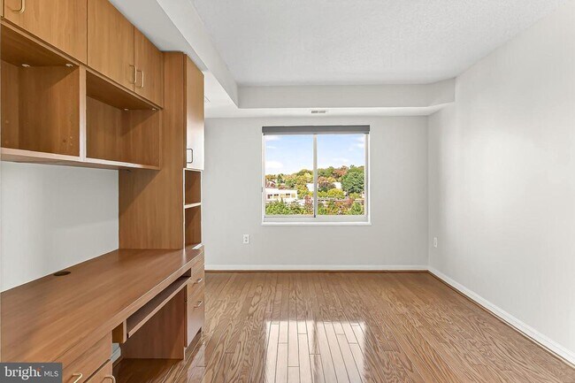 Building Photo - 2151 Jamieson Ave