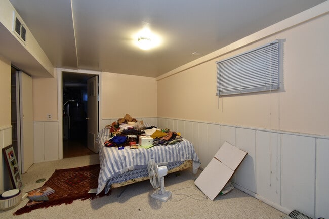 Building Photo - Fantastic 4 Bedroom, 3 Full Bathroom, Close in Bethesda Home!