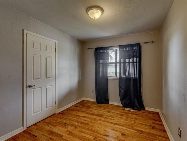 Building Photo - 300 Fretz Ave