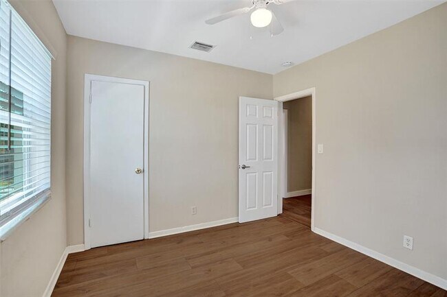 Building Photo - 1222 14th Ct S