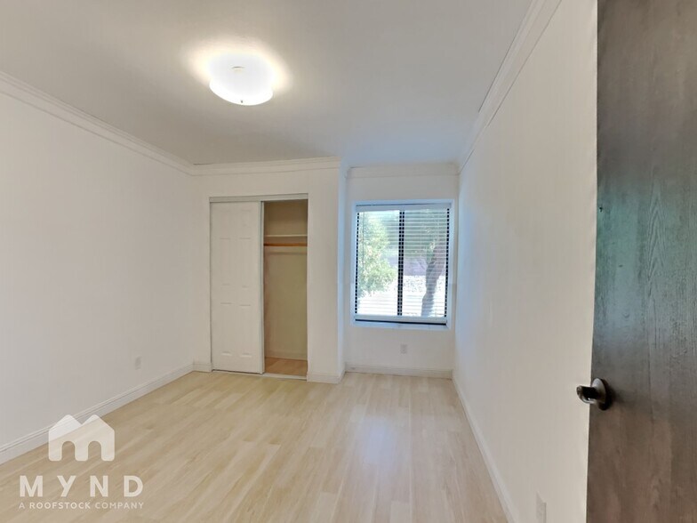 Building Photo - 370 S Pemberton Ave