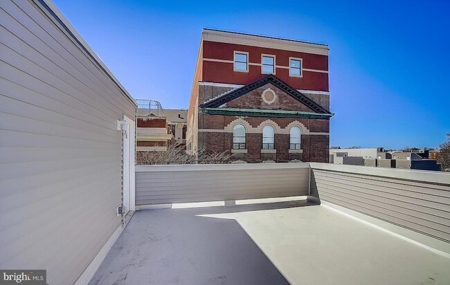 Building Photo - 1249 N 17th St