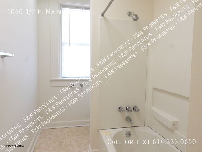 Building Photo - 1060 1/2 E. Main St.-2