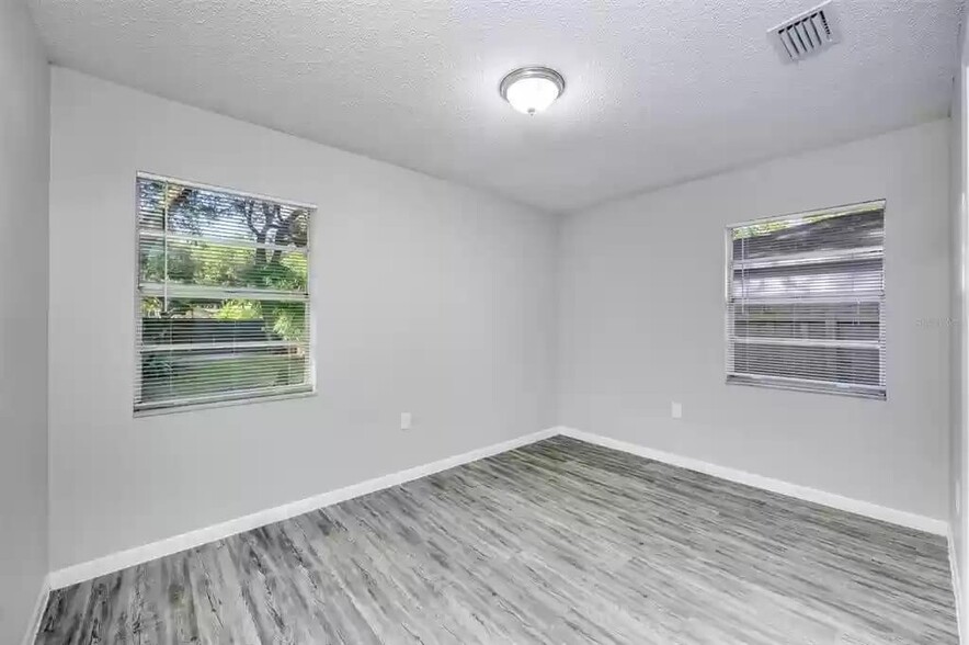 Building Photo - 3204 E Lambright St