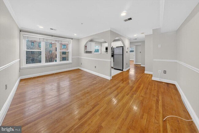 Building Photo - 401 Evarts St NE