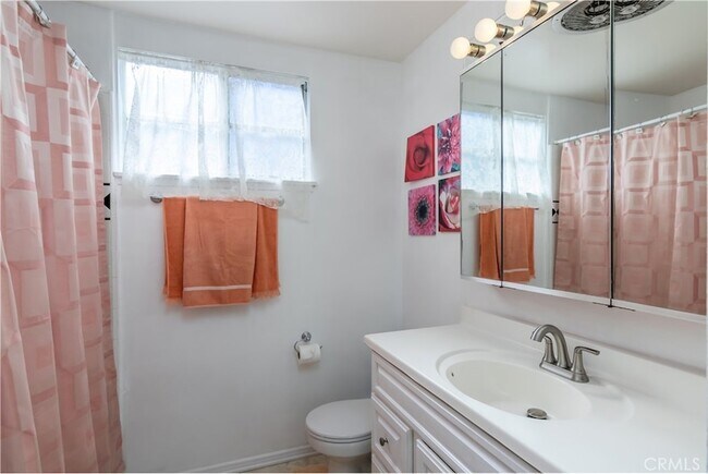 Building Photo - 11543 Swinton Ave