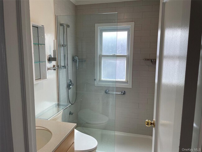 Building Photo - 8 Cameron Ln