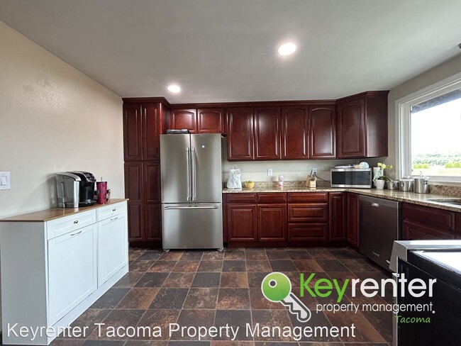 Building Photo - 3 br, 1.5 bath House - 10710 103rd St SW