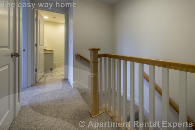Building Photo - 110 Second St Unit #PH12
