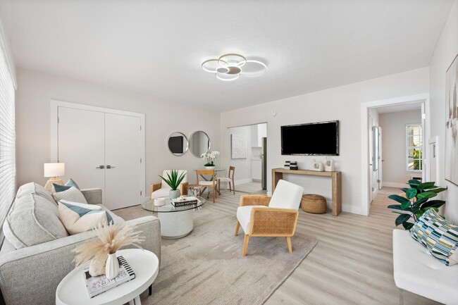 Building Photo - 2418 Flamingo Dr