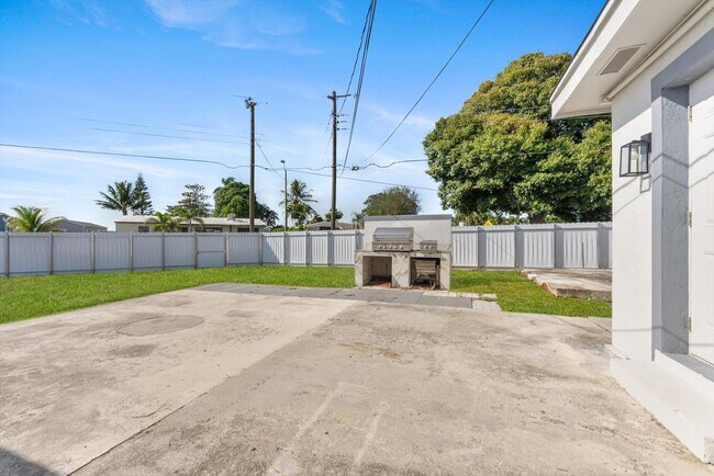 Building Photo - 2329 West Dr