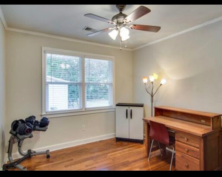 Building Photo - 721 W Sherwood Dr