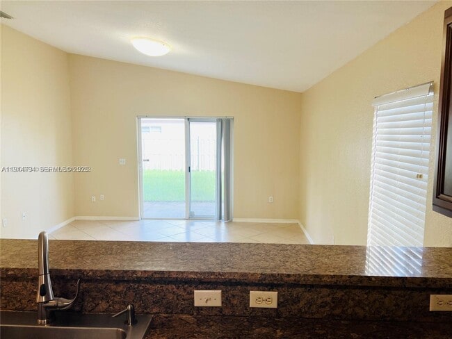 Building Photo - 4537 SW 134th Ave