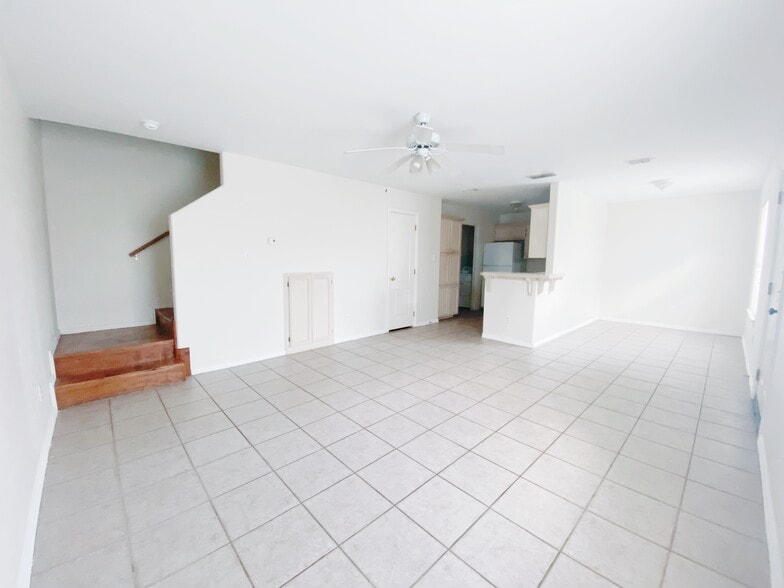 Building Photo - 737 Sonesta Dr
