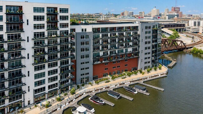 Building Photo - 106 W Seeboth St