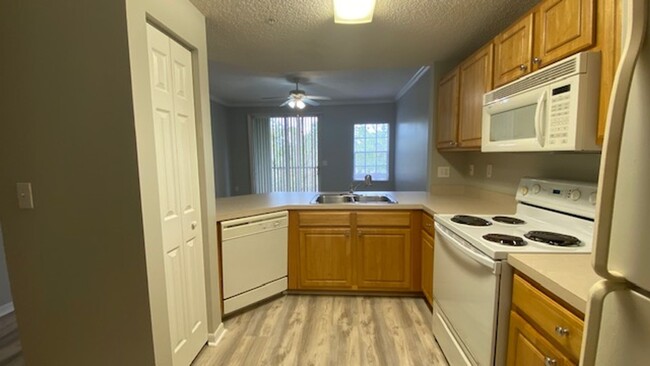 Building Photo - Gorgeous 1/1.5 Townhome in Las Palmas