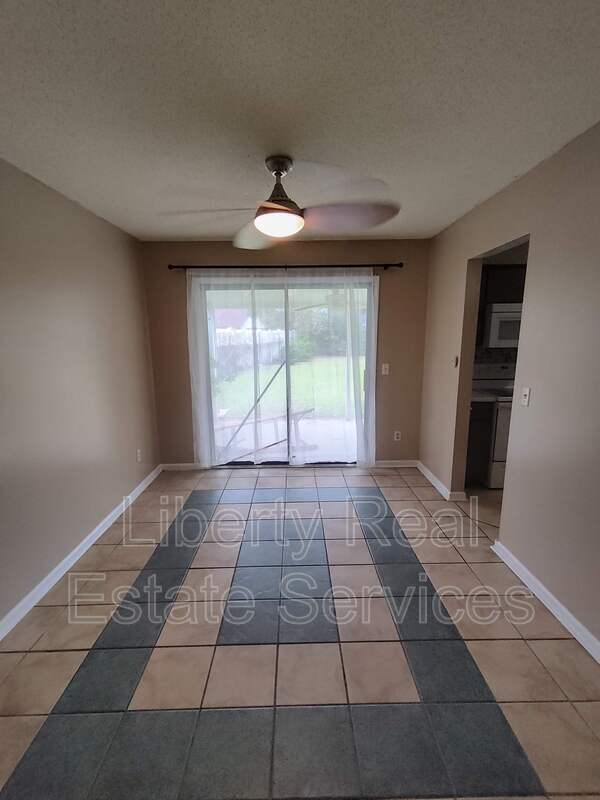 Building Photo - 709 Edgewood Ct