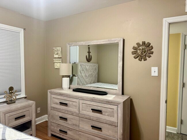 Building Photo - 117 N Wilson Ave