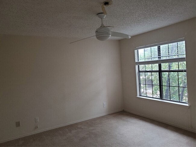 Building Photo - 336 Melrose Dr