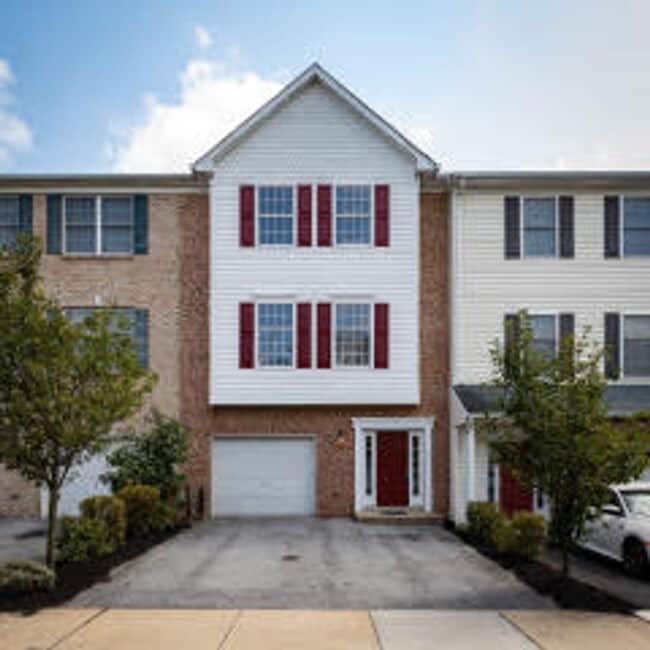 Primary Photo - Spacious, Large, Luxury 3 Bedroom Townhous...