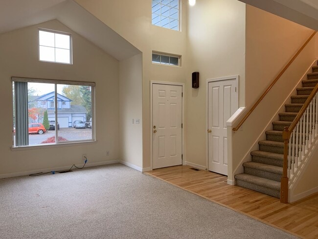 Building Photo - Beautiful 4BR Home | Cul-de-Sac Setting | Prime Bellevue Location