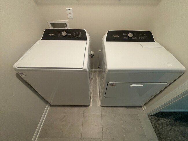 Building Photo - Room in House on Collaborative Wy