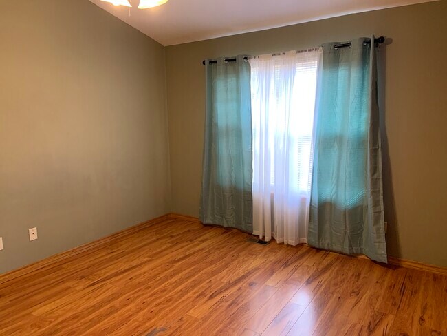 Building Photo - 13327 Longridge Ln