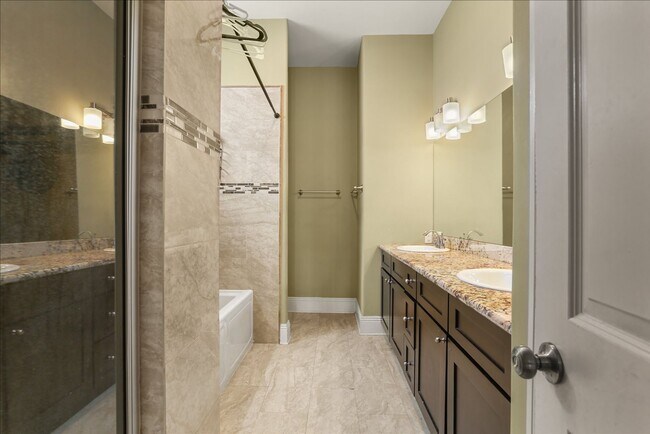 Building Photo - Three bedroom home with open floorplan, dining room, 3 bathrooms & parking !