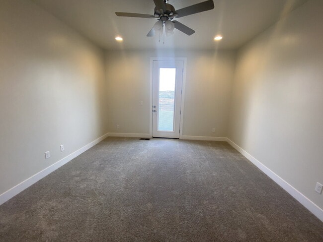 Building Photo - 4138 Baywood Dr