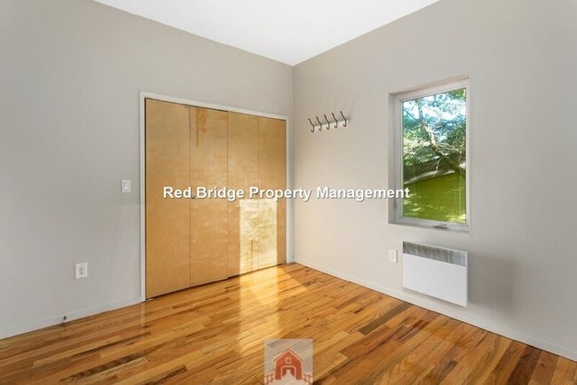 Building Photo - 2320 SE Morrison St