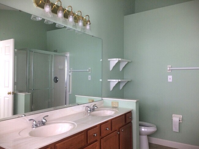 Building Photo - 7188 Oak Stream Dr