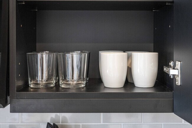 Building Photo - 601 W 9th St