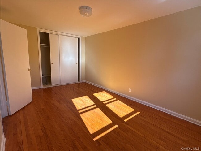 Building Photo - 25 Dolphin Green