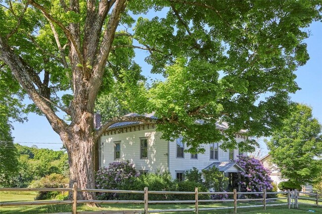 Building Photo - 108 Wey Rd