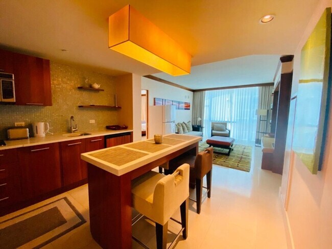 Building Photo - 6801 Collins Ave