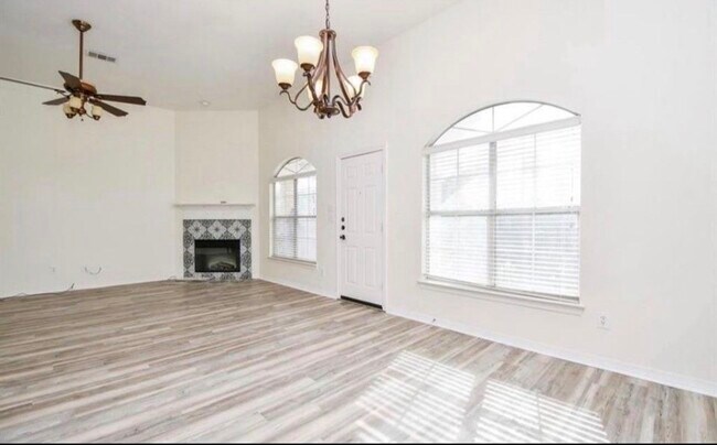 Building Photo - 12755 Mill Ridge Dr