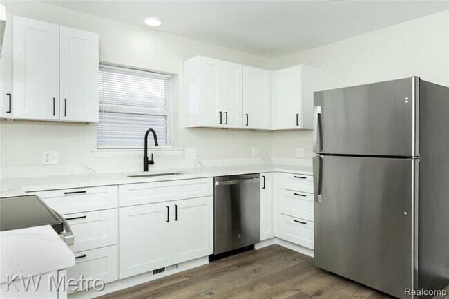 Building Photo - 2116 Garfield St