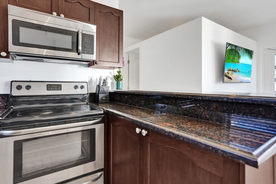 Building Photo - 333 Walnut St