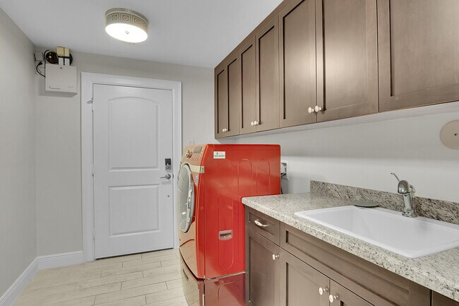 Building Photo - 8631 Steeplechase Dr