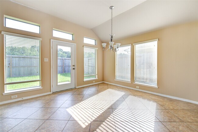 Building Photo - 5615 Stoneridge Ct