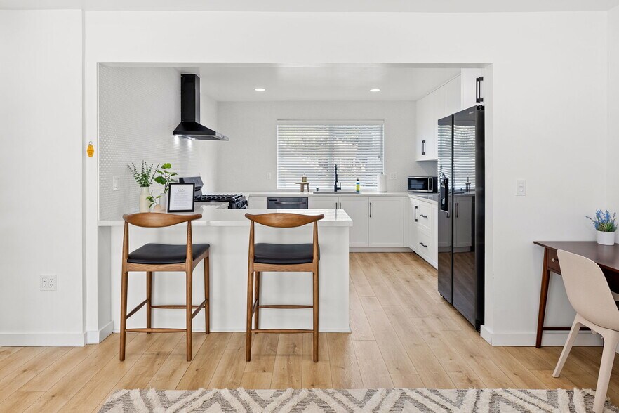 Building Photo - 321 N Gertruda Ave