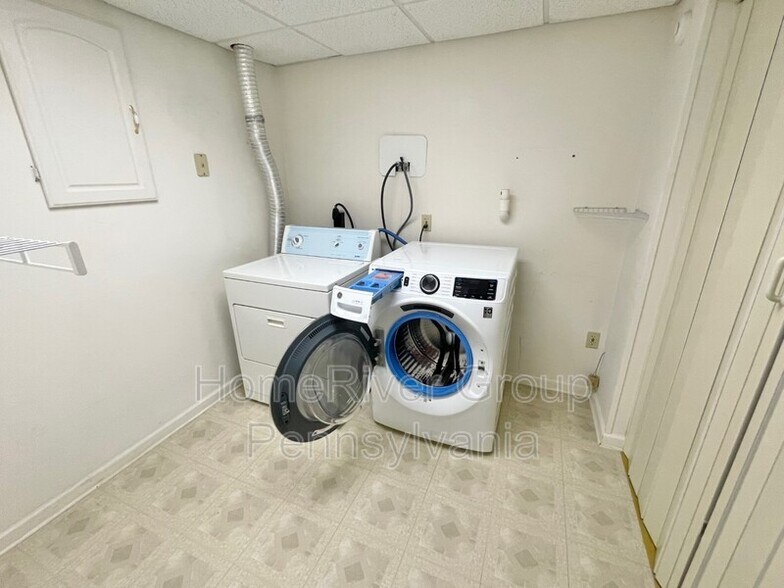 Building Photo - 304 Moosehead Dr