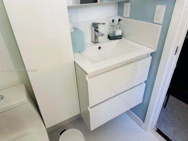 Building Photo - 11500 NW 60th Terrace