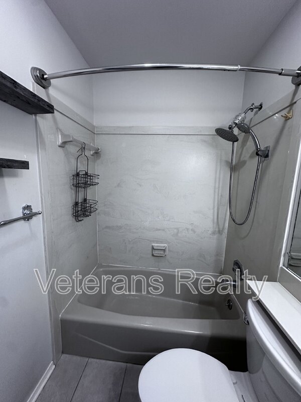 Building Photo - 5040 Beatline Rd