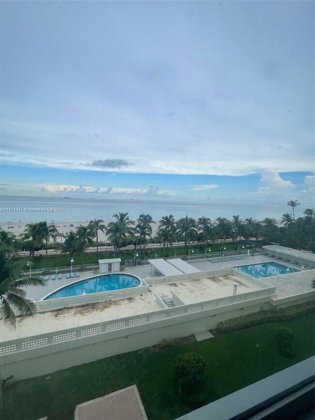 Building Photo - 2899 Collins Ave