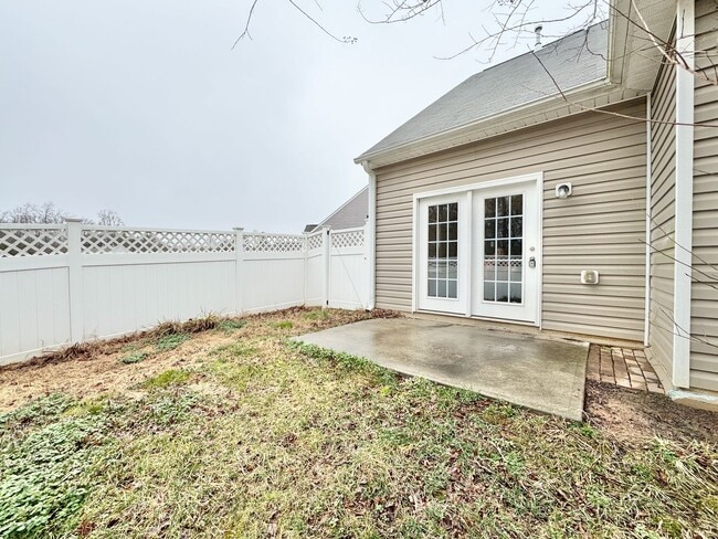 Building Photo - 3 Bedroom End Unit in Robyn's Glen !