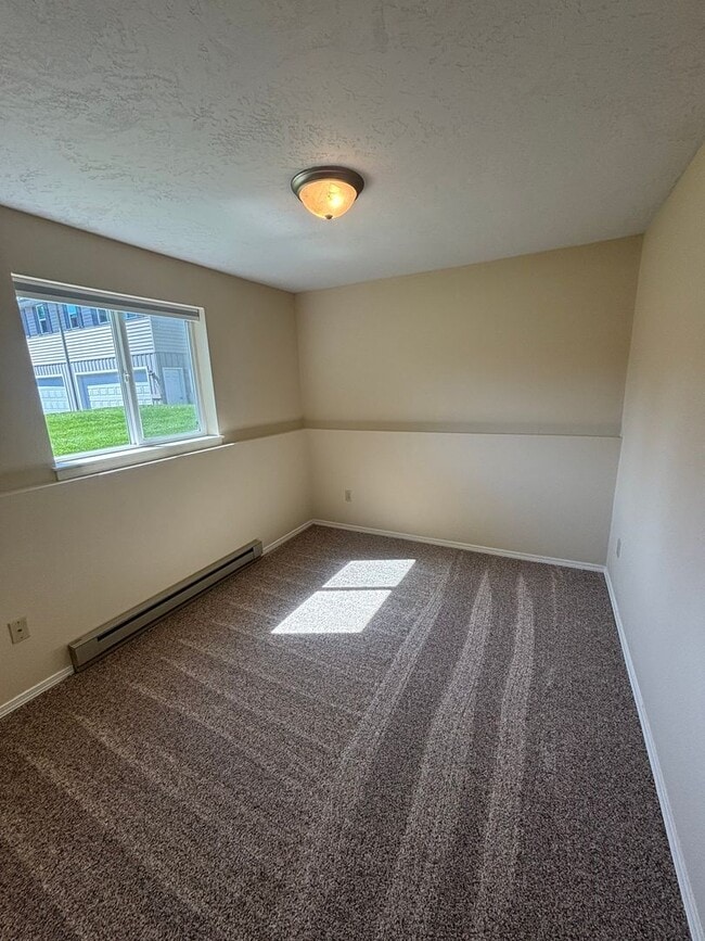 Building Photo - 13th St Townhome