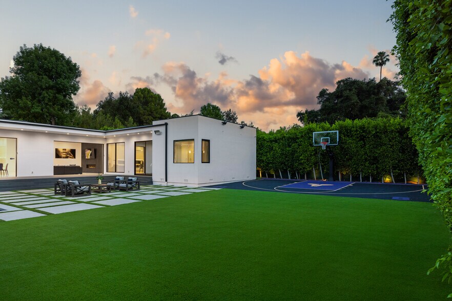 Building Photo - 20141 Wells Dr