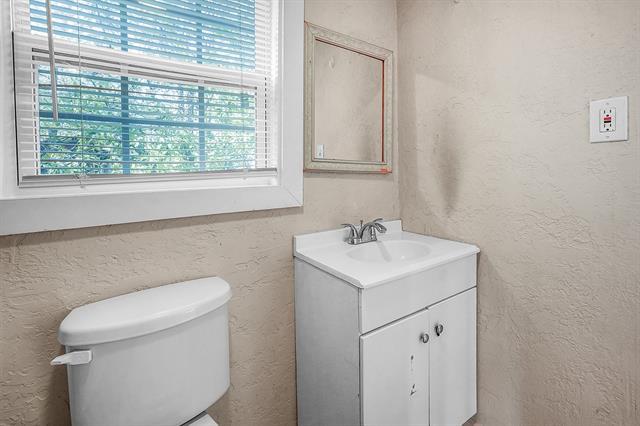 Building Photo - 208 3rd St